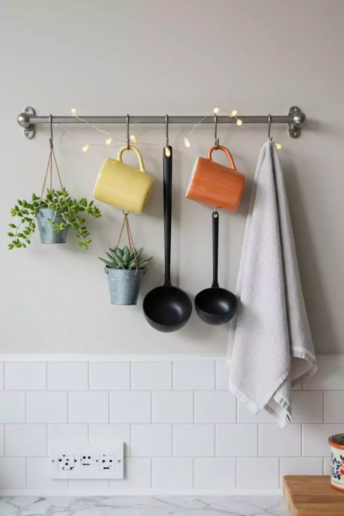 Towel Rod with Hanging Cups