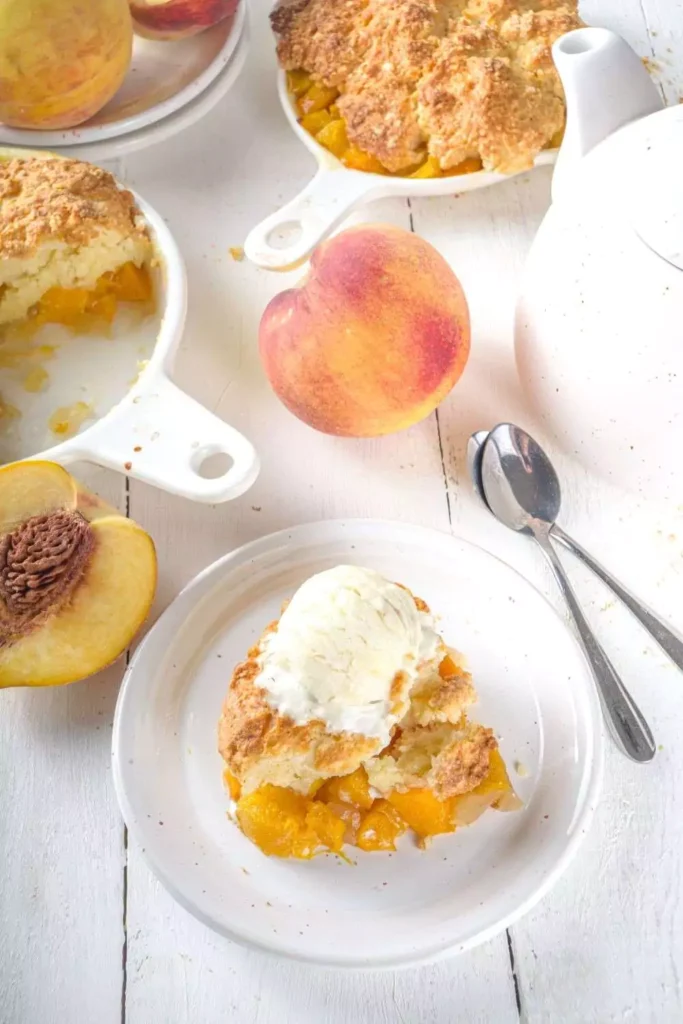 Slow Cooker Peach Cobbler
