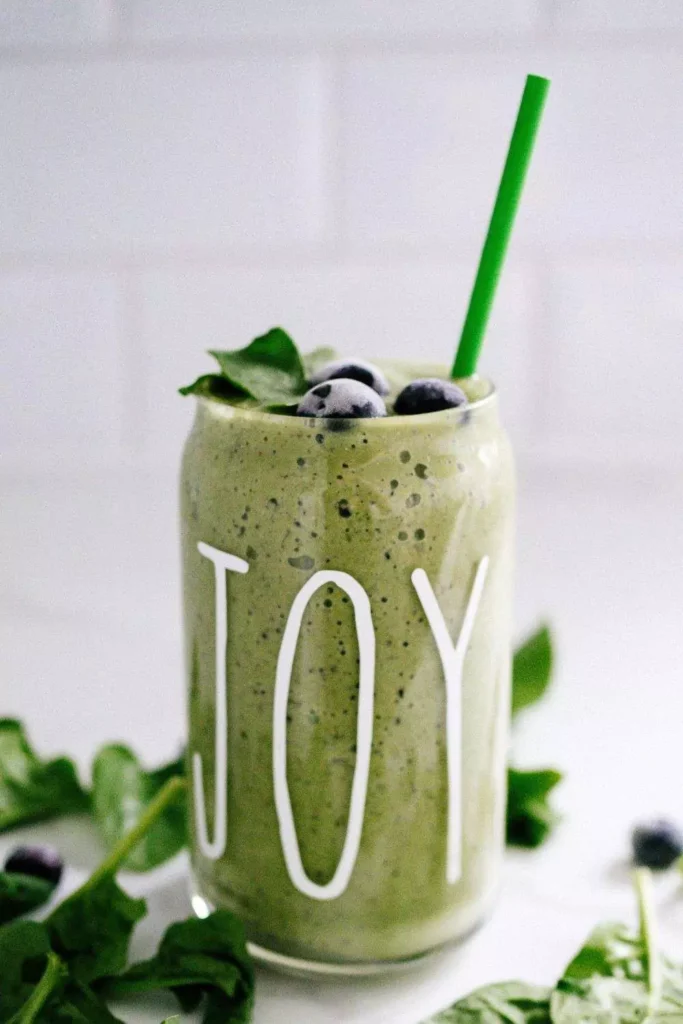 Protein Smoothie with Spinach & Berries