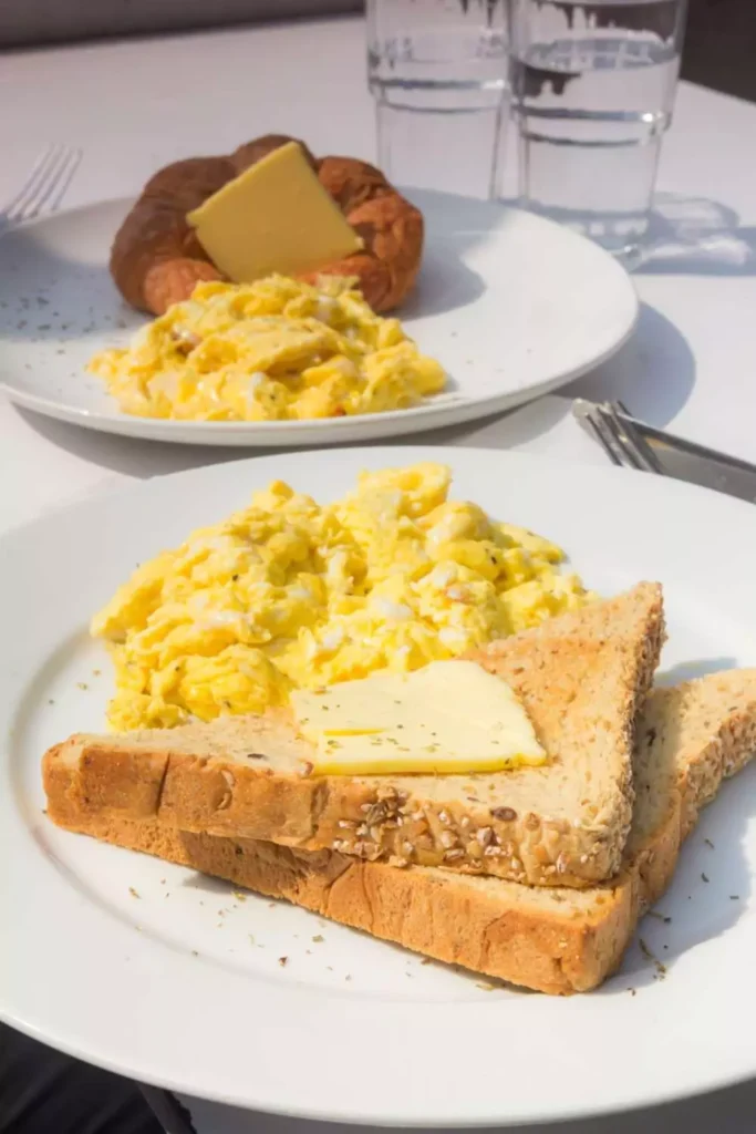 Simple Scrambled Eggs and Toast